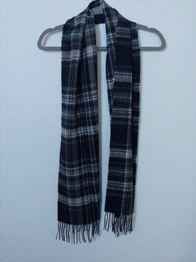 Softer Than Cashmere Black and Gray Zigzag Pattern Scarf